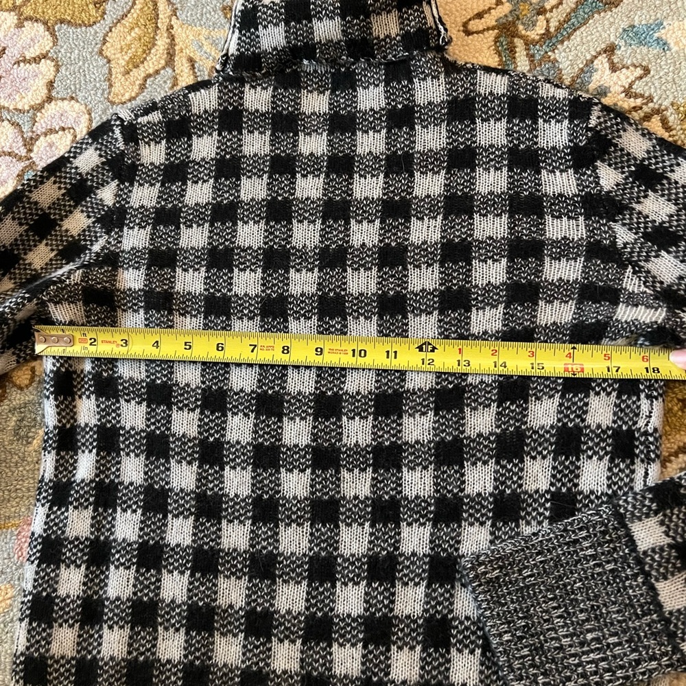 Turtle neck sweater chess board
